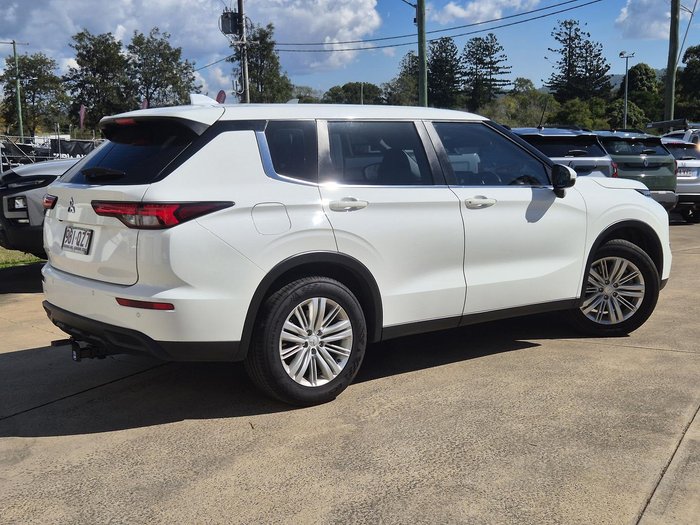 2023 Mitsubishi Outlander ES
