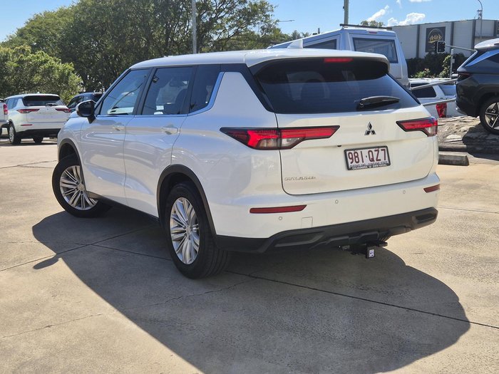 2023 Mitsubishi Outlander ES