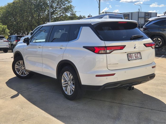 2023 Mitsubishi Outlander ES