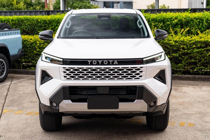 2026 Toyota Hilux SR5 48V