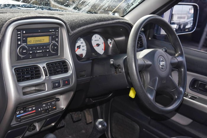 2012 Nissan Navara ST-R
