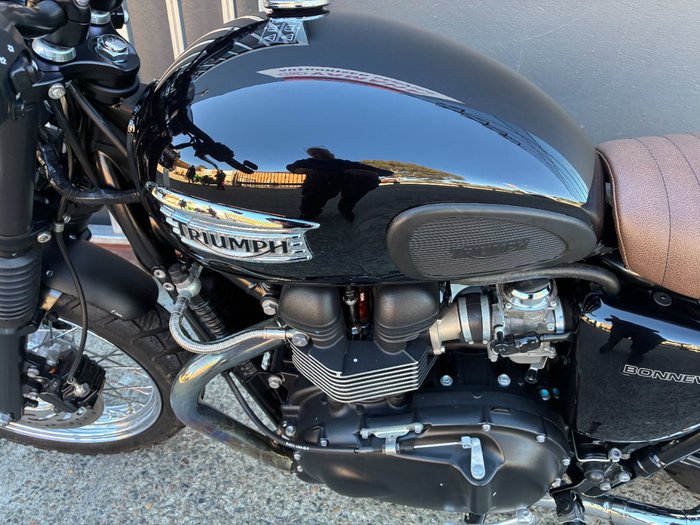 2010 Triumph BONNEVILLE T100 BLACK