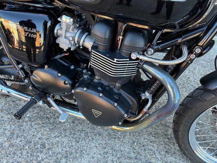 2010 Triumph BONNEVILLE T100 BLACK
