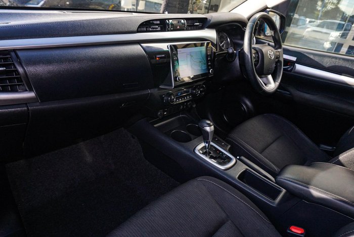 2022 Toyota Hilux SR5