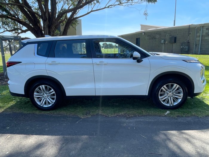 2023 Mitsubishi Outlander ES