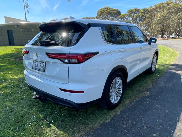2023 Mitsubishi Outlander ES