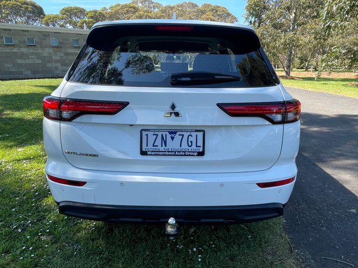 2023 Mitsubishi Outlander ES