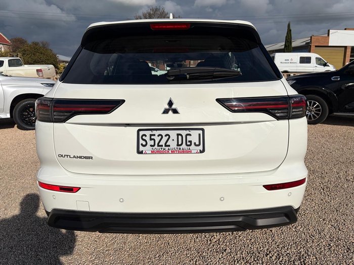 2025 Mitsubishi Outlander ES