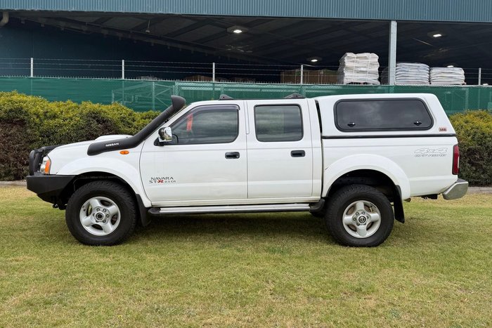 2011 Nissan Navara ST-R