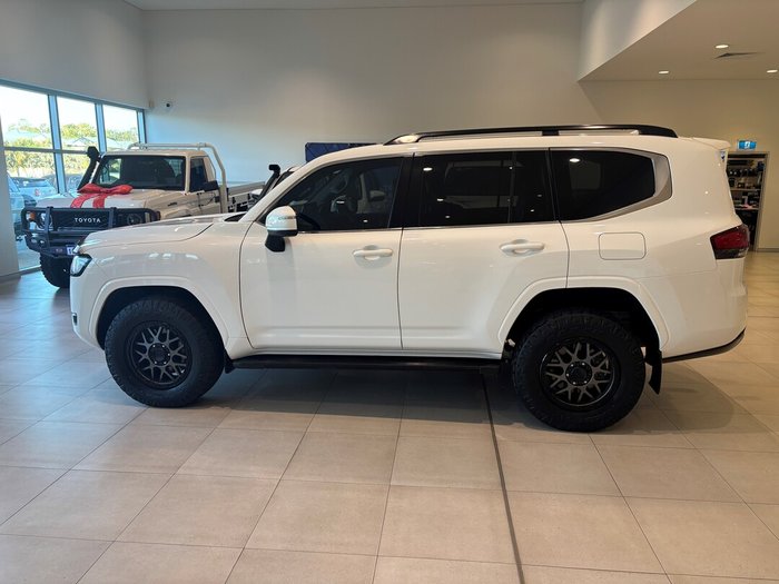 2022 Toyota LANDCRUISER LC300 3.3L V6 DSL VX 7 Seats