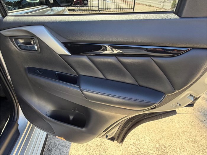 2017 MITSUBISHI PAJERO SPORT EXCEED (4x4) 7 SEAT