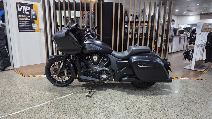 2026 Indian CHALLENGER DARK HORSE Black