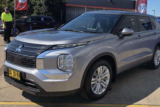 2022 MITSUBISHI OUTLANDER ES 5 SEAT (2WD)