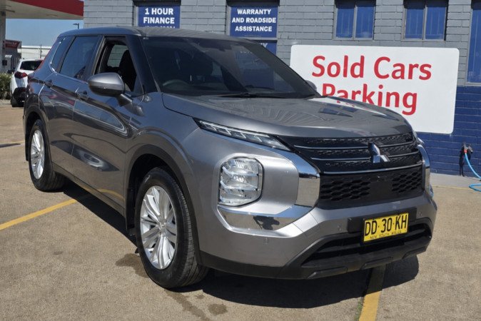 2022 MITSUBISHI OUTLANDER ES 5 SEAT (2WD)