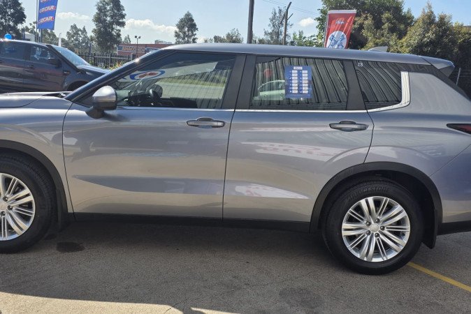 2022 MITSUBISHI OUTLANDER ES 5 SEAT (2WD)