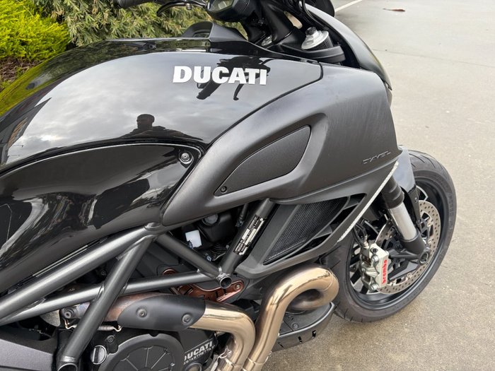 2011 DUCATI DIAVEL Black