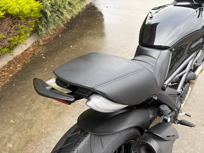 2011 DUCATI DIAVEL Black