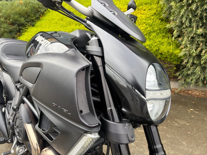 2011 DUCATI DIAVEL Black
