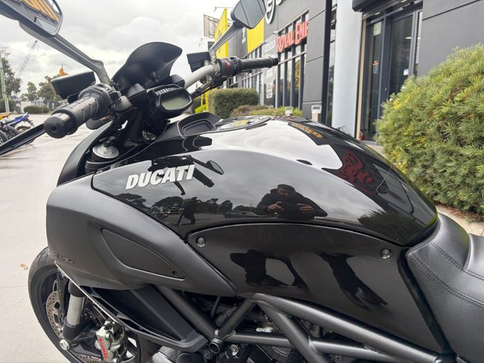 2011 DUCATI DIAVEL Black