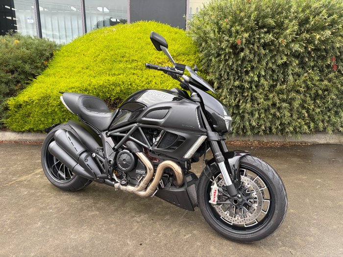 2011 DUCATI DIAVEL Black