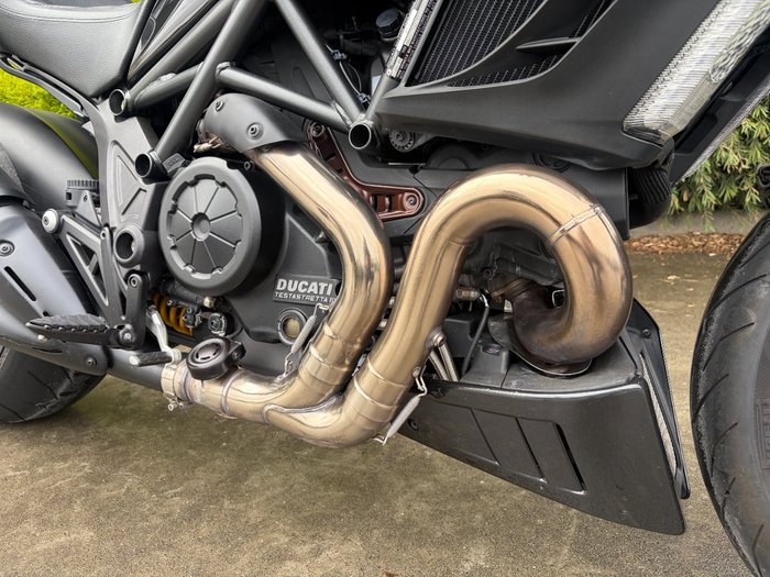 2011 DUCATI DIAVEL Black