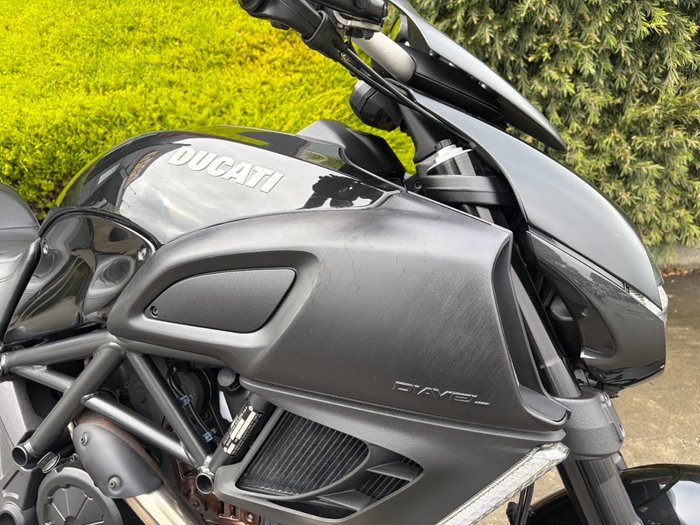 2011 DUCATI DIAVEL Black