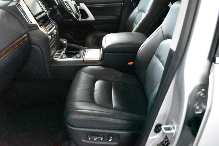 2020 Toyota Landcruiser VX