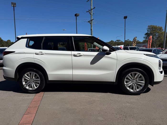 2023 Mitsubishi Outlander ES