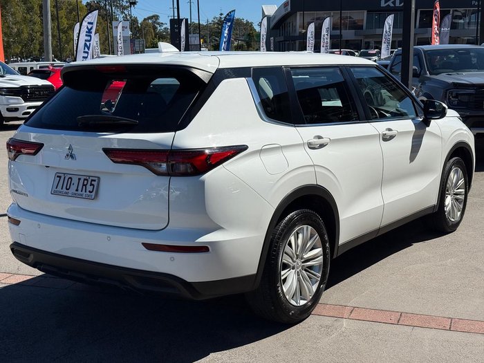 2023 Mitsubishi Outlander ES