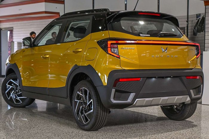 2025 Mahindra XUV3XO AX7L