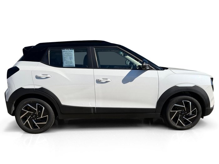 2025 Mahindra XUV3XO AX7L