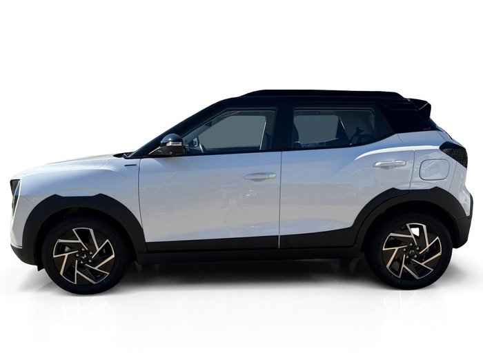 2025 Mahindra XUV3XO AX7L