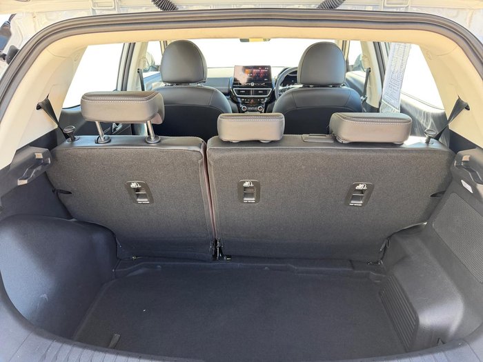 2025 Mahindra XUV3XO AX7L