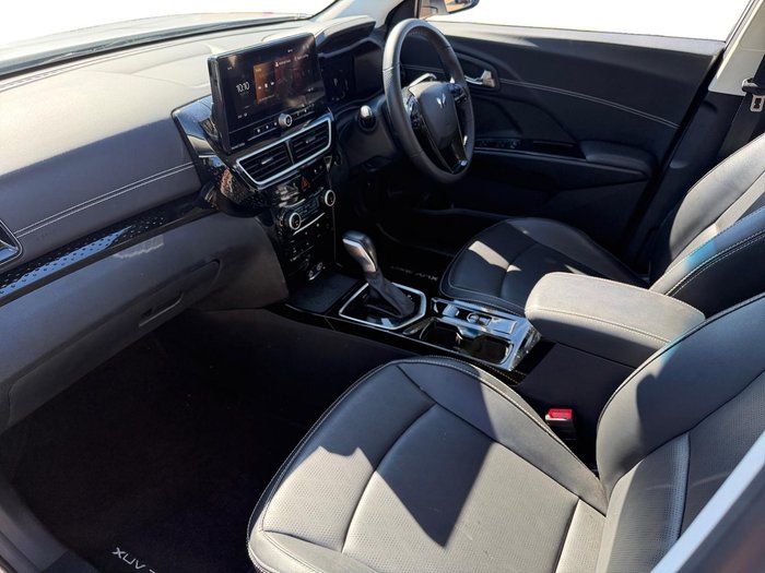 2025 Mahindra XUV3XO AX7L