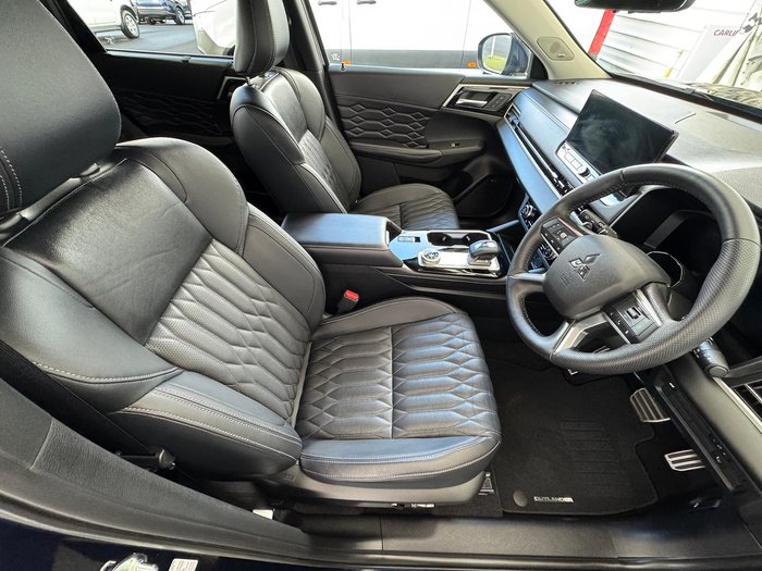 2025 Mitsubishi Outlander Exceed