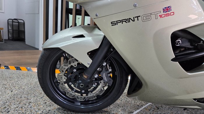 2013 Triumph SPRINT GT GOLD