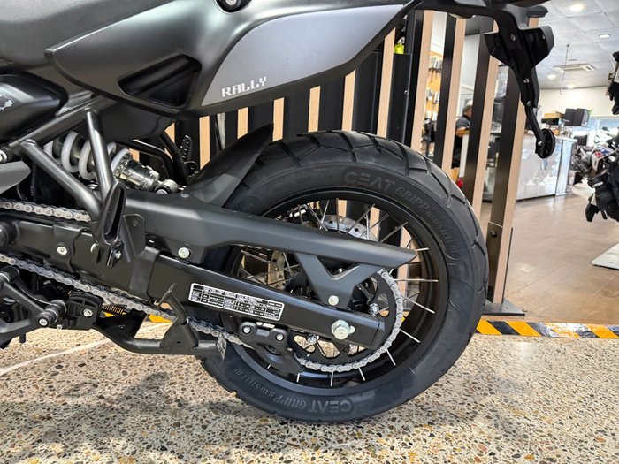 2026 Royal Enfield HIMALAYAN 450 MANA BLACK