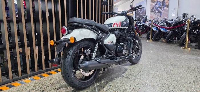 2026 Royal Enfield SHOTGUN 650 WHITE