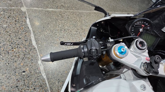 2013 Aprilia RSV4 R WHITE