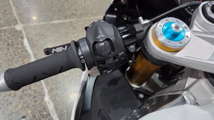 2013 Aprilia RSV4 R WHITE