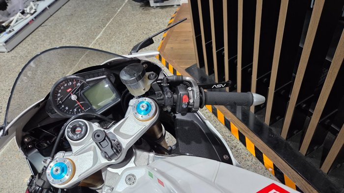 2013 Aprilia RSV4 R WHITE