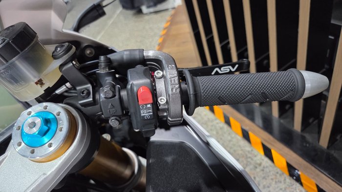 2013 Aprilia RSV4 R WHITE