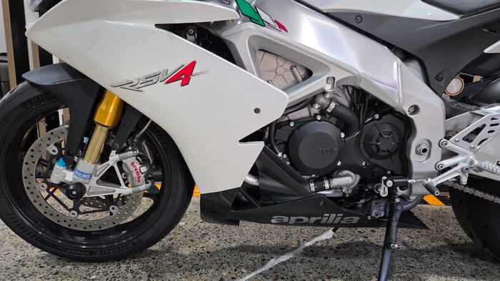 2013 Aprilia RSV4 R WHITE
