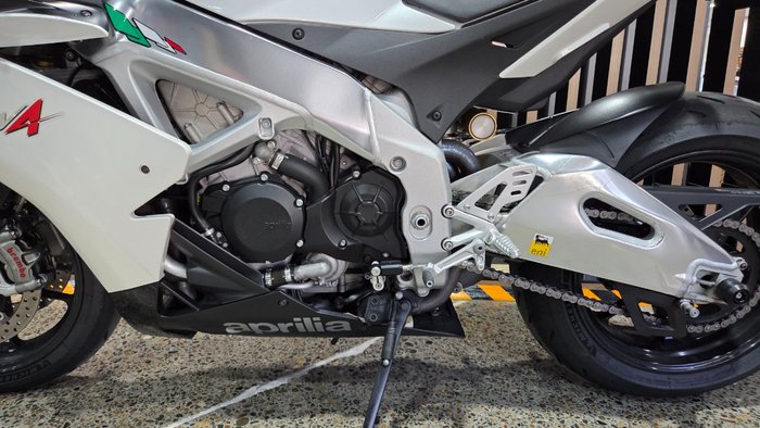 2013 Aprilia RSV4 R WHITE