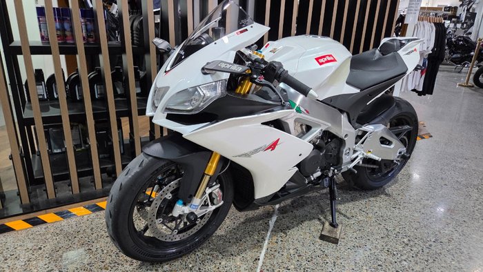 2013 Aprilia RSV4 R WHITE