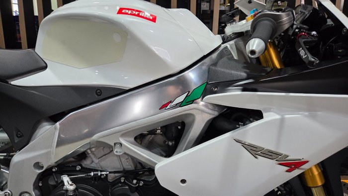 2013 Aprilia RSV4 R WHITE