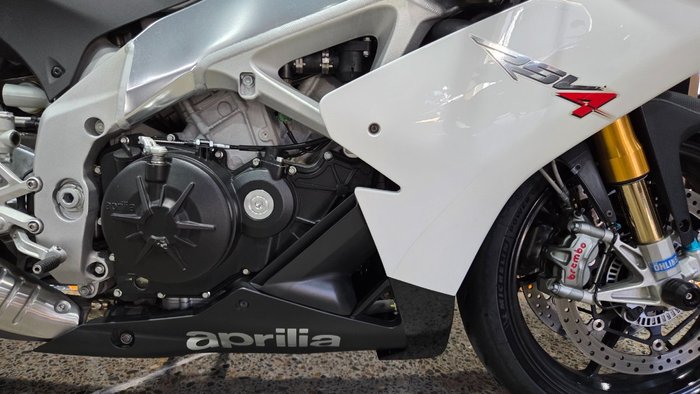 2013 Aprilia RSV4 R WHITE