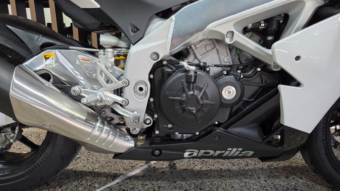 2013 Aprilia RSV4 R WHITE