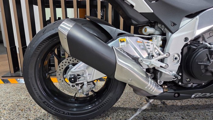 2013 Aprilia RSV4 R WHITE