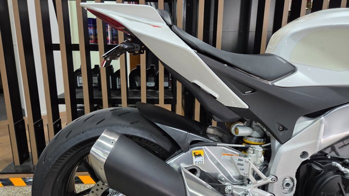2013 Aprilia RSV4 R WHITE